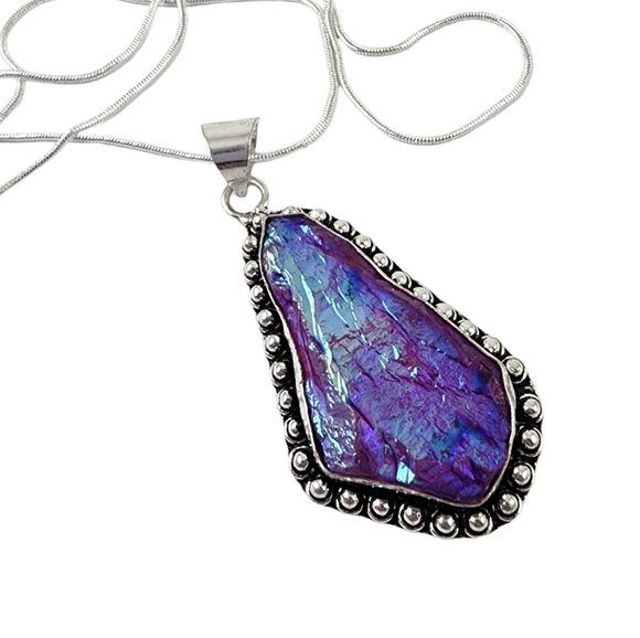 Rough titanium silver pendant necklace - purple with pink and blue hues - Picture 4 of 4